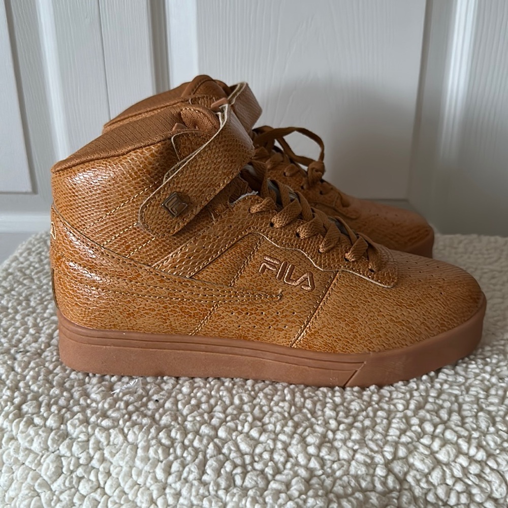 FILA Wheat Hi-Top Wheat Sneakers - Size 8.5